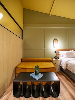 the somos flats provenza