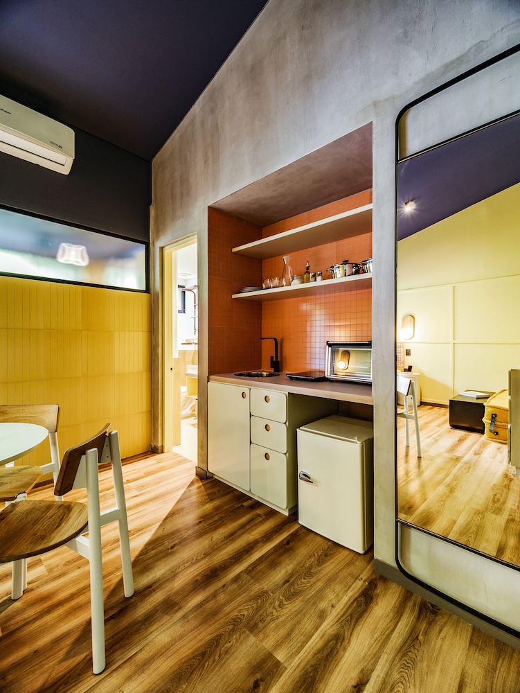 the somos flats provenza