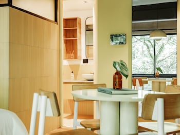 the somos flats provenza