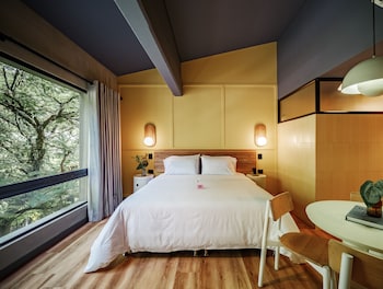 the somos flats provenza