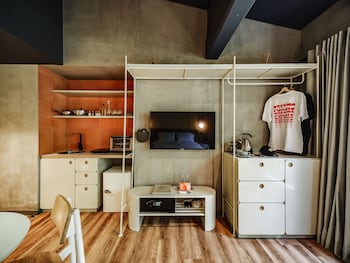 the somos flats provenza