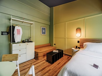 the somos flats provenza