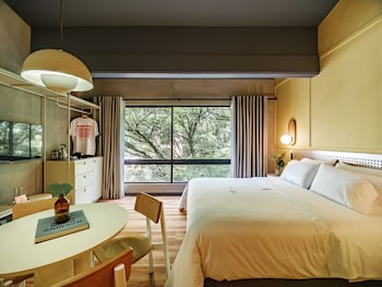 the somos flats provenza