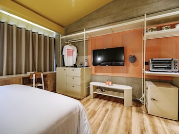 the somos flats provenza