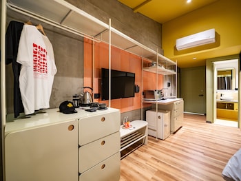 the somos flats provenza