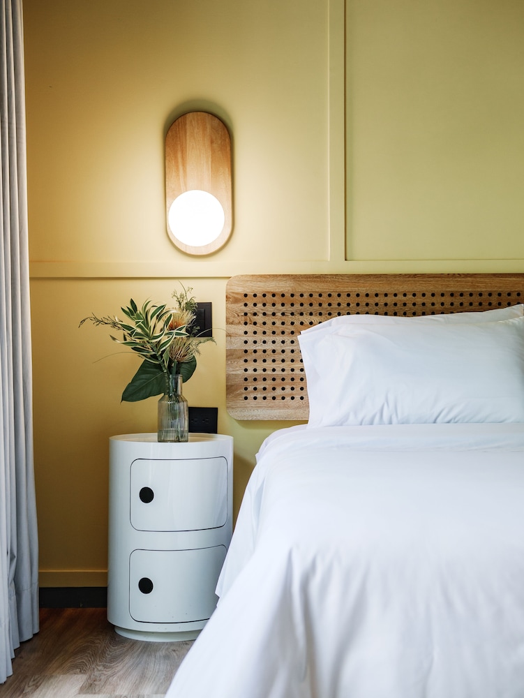 the somos flats provenza