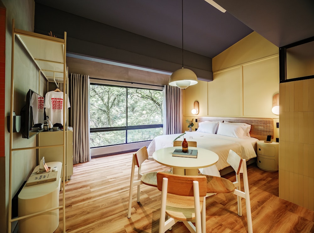 the somos flats provenza