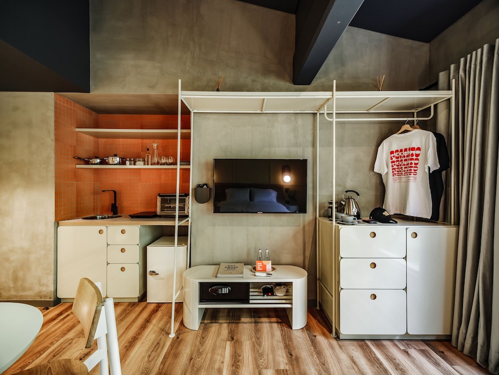 the somos flats provenza