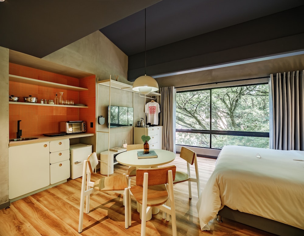 the somos flats provenza