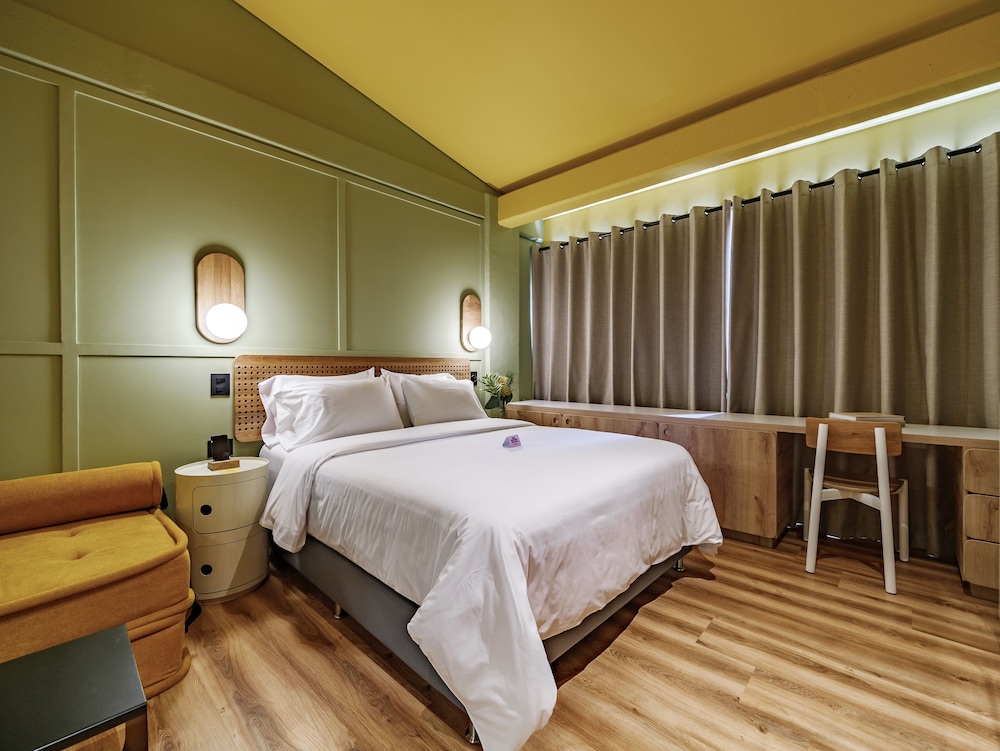 the somos flats provenza