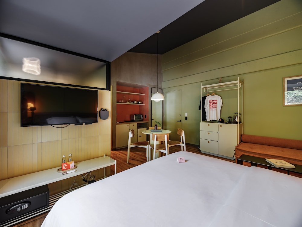 the somos flats provenza