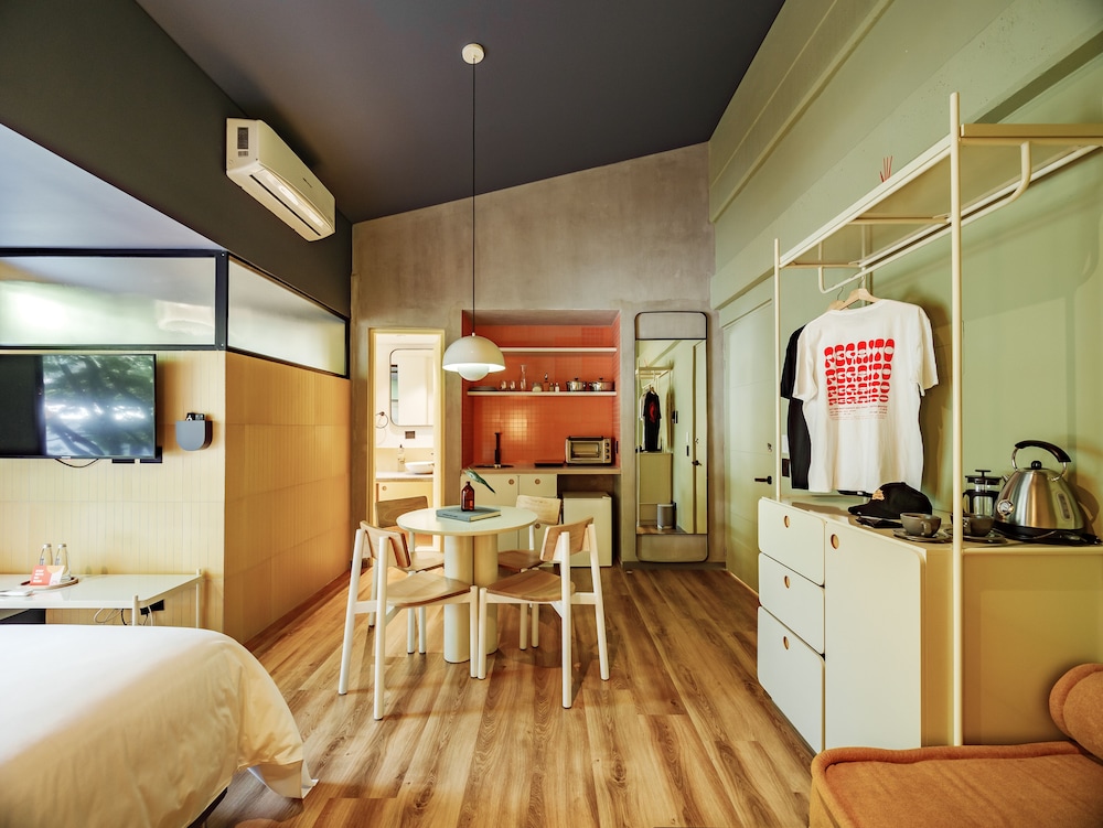 the somos flats provenza