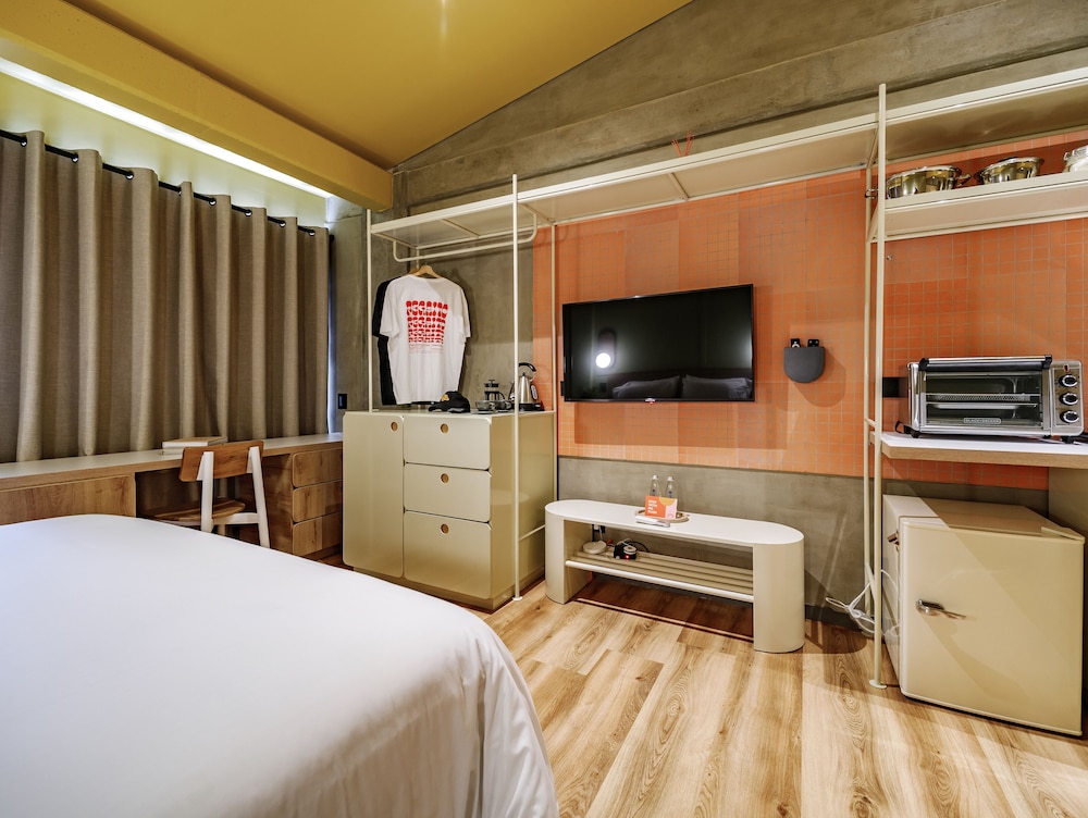 the somos flats provenza