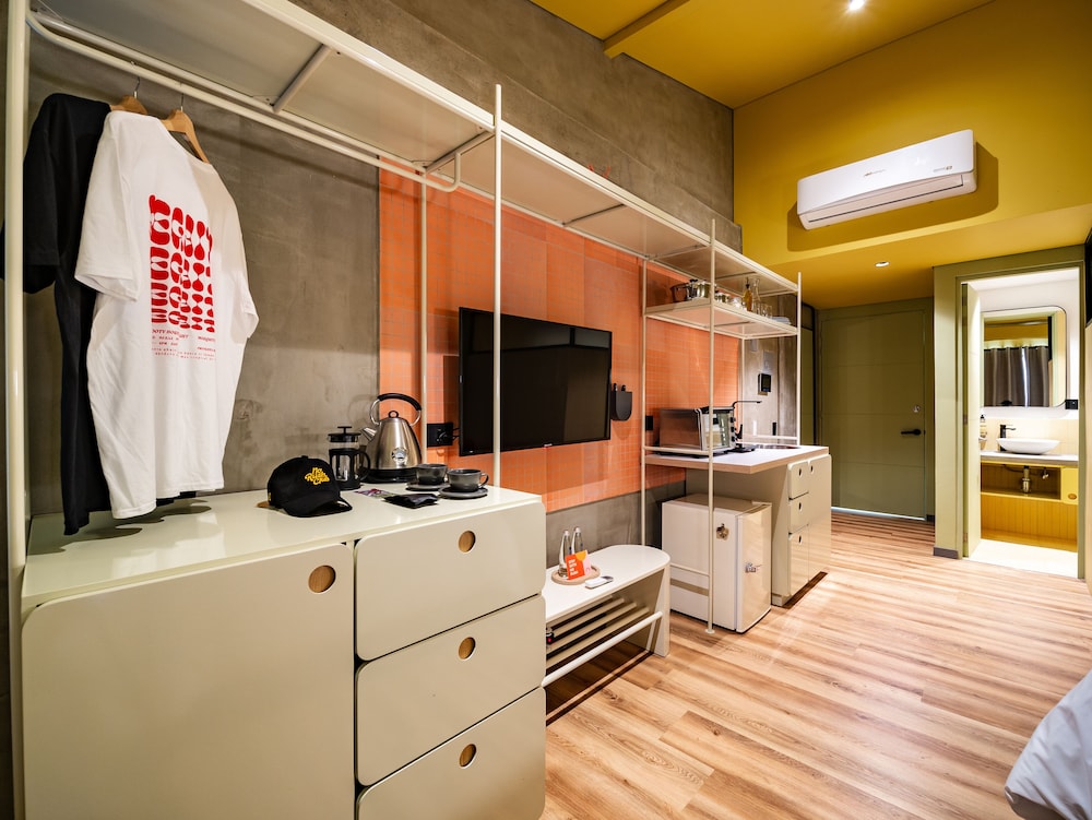 the somos flats provenza