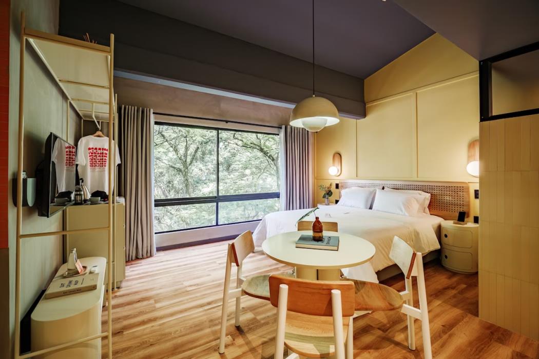 the somos flats provenza