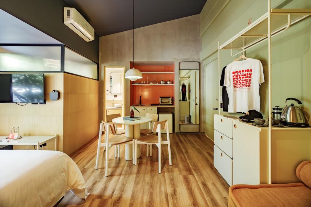 the somos flats provenza