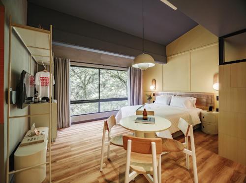 the somos flats provenza