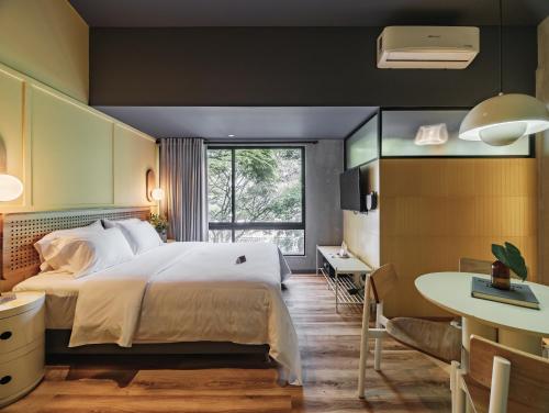 the somos flats provenza