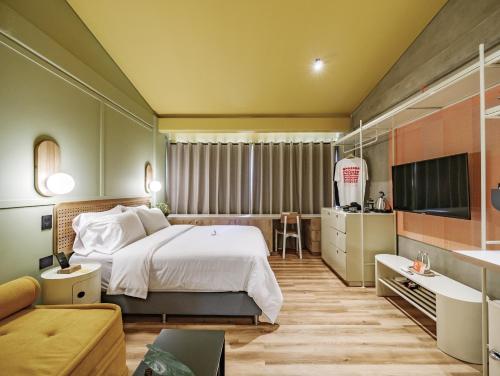 the somos flats provenza