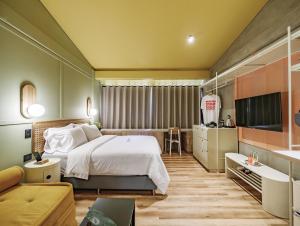 the somos flats provenza