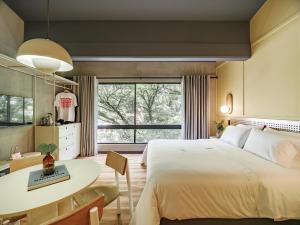 the somos flats provenza