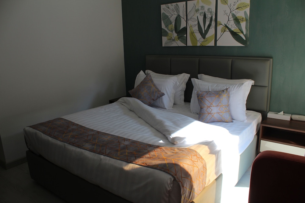 jasmine pyramids hotel