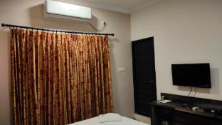 royal service apartmentts