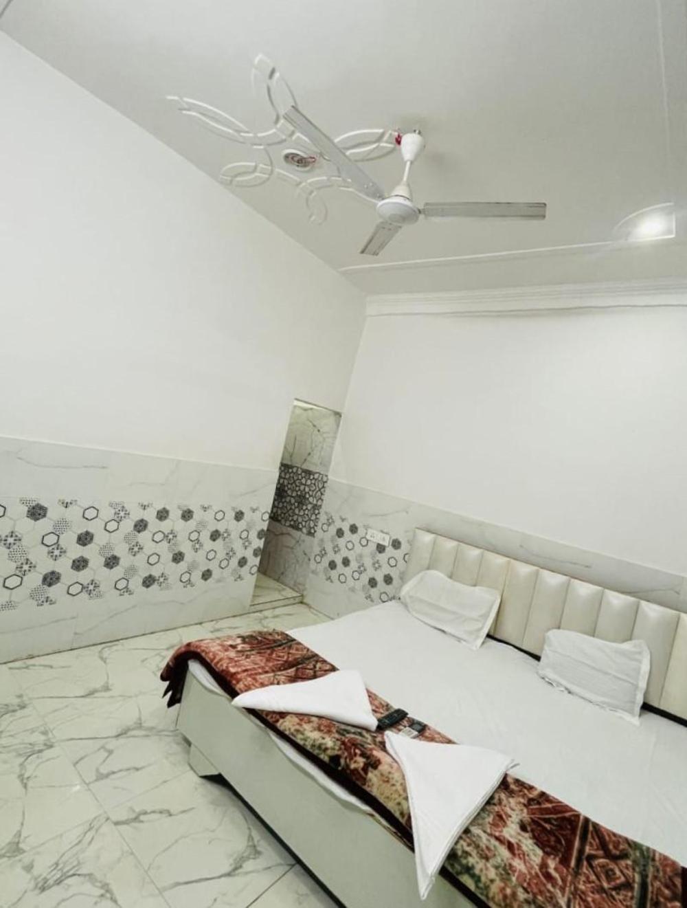 hotel sahu rooms ayodhya