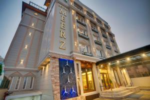 Hotel Meerz,India>>Srinagar,4 star