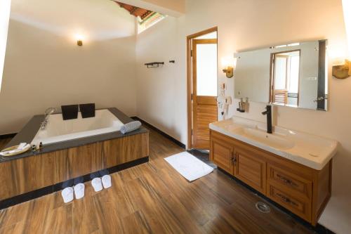 tuli veer bagh resort turia