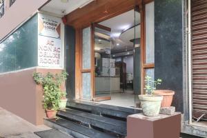 Pioneer Lodge By Wb Inn,Secunderabad>>Hyderabad,0 star