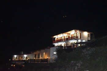 The Vintage Hill Village,Kanatal>>Dhanaulti,2 star