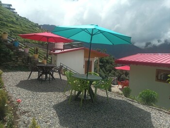 the vintage hill village himalayan boutique resort