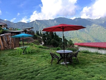 the vintage hill village himalayan boutique resort