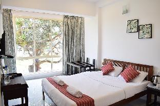 salotel near mae de deus church