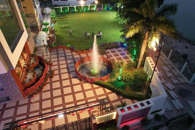 hotel lake view grand