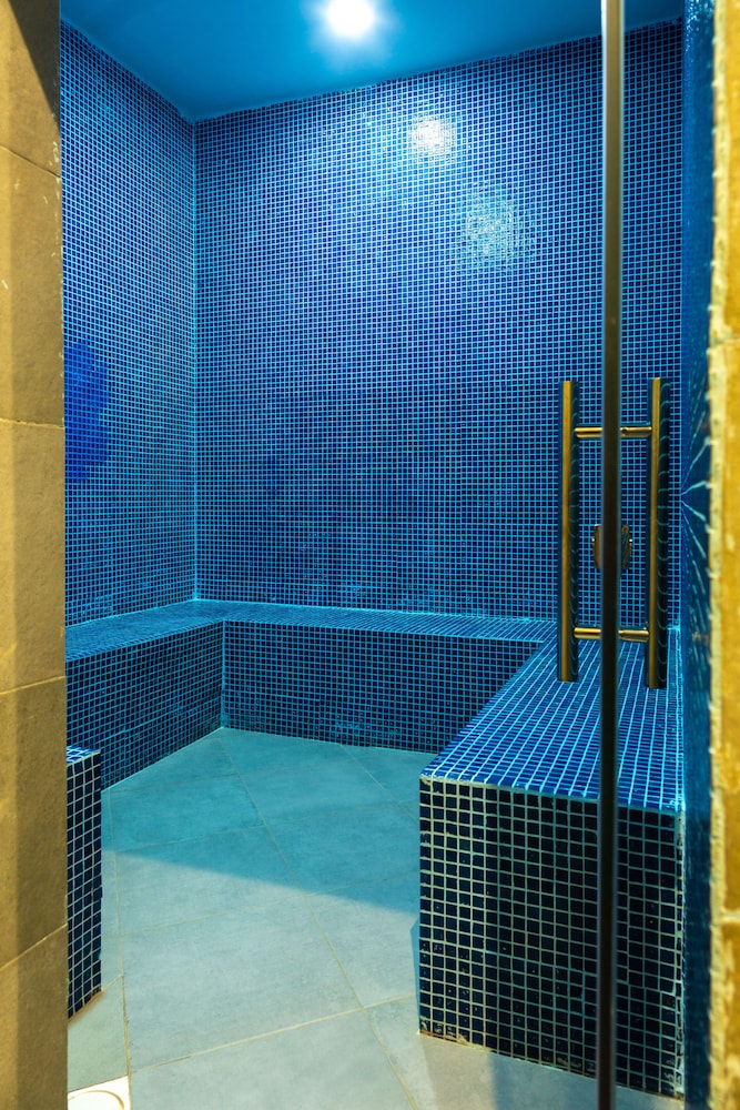 aya sophia villa garden hotel