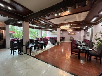 Royal Court By The Lake Hill,Nainital>>Bhimtal,3 star