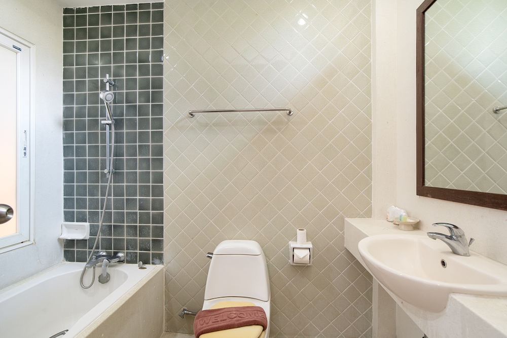 east sea paradise hotel