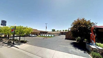 Econo Lodge Inn & Suites,Near T-Rex,3 star