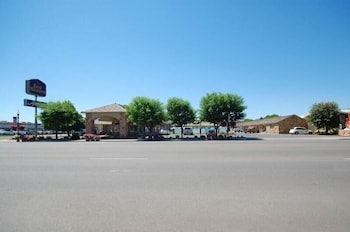 Econo Lodge Inn & Suites,Near T-Rex,3 star