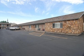 Econo Lodge Inn & Suites,Near T-Rex,3 star