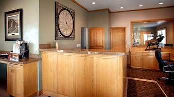 econo lodge inn and suites