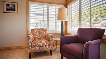 econo lodge inn and suites