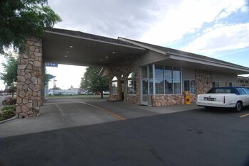 econo lodge inn and suites