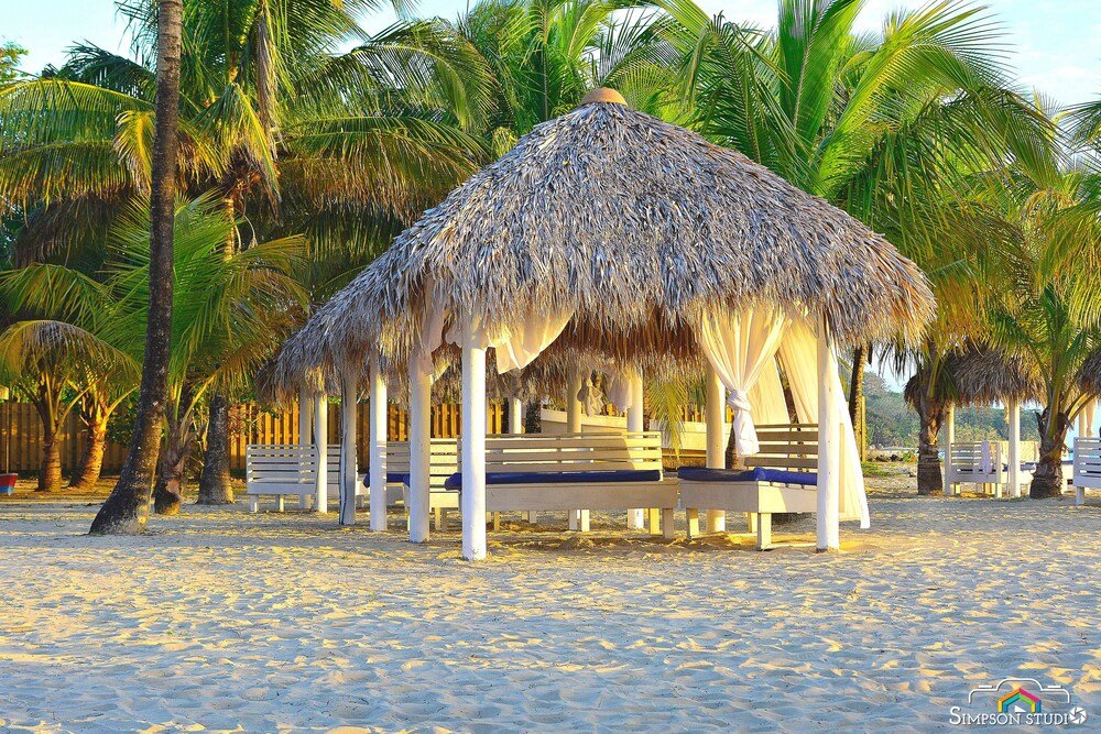 Arenas Beach Hotel,Near Karen Tucker Municipal Stadium,4 star