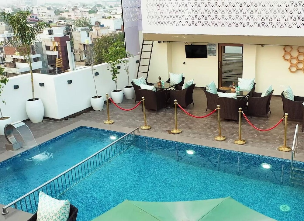 All Seasons,Lucknow>>Gomti Nagar,2.5 star