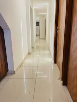 Staybook Dc Premium,Sector 19>>Chandigarh,2.5 star