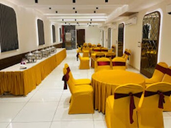Staybook Dc Premium,Sector 19>>Chandigarh,2.5 star