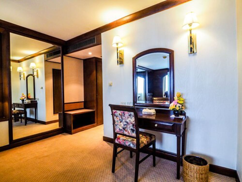 twin lotus hotel